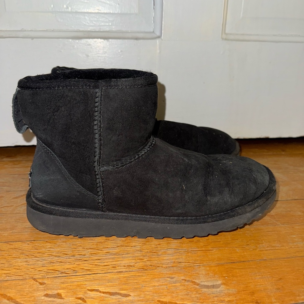 UGG Women’s Size 8 Black Suede Ankle Boots